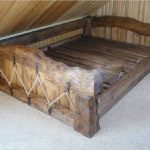 The use of tree trunks for cottage beds
