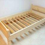 Proste drewniane łóżko zrób to sam