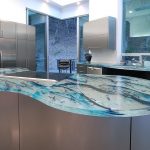 Glass countertop in the interior of the kitchen how to make?