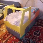 Pojednostavljena opcija auta za dječji krevet