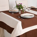 Two-tone tablecloth with extra tracks