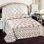Aesthetic tapestry bedspread para sa classic style