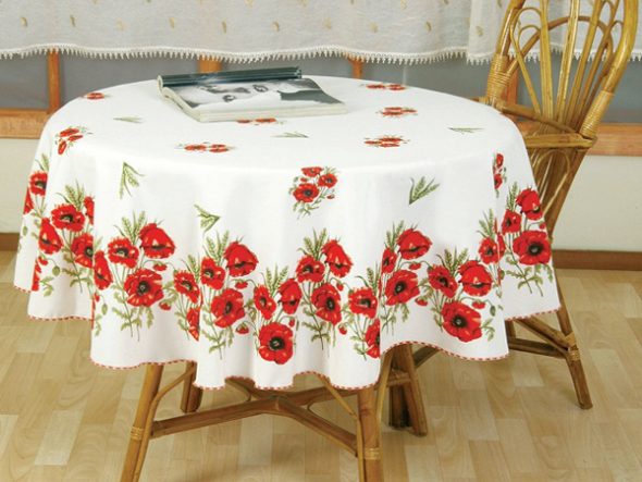 Round tablecloth na may poppies