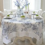 Linen tablecloth for oval table