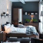 Modüler mobilyalar içeren küçük yatak odası