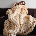 Soft and huge large knitted plaid