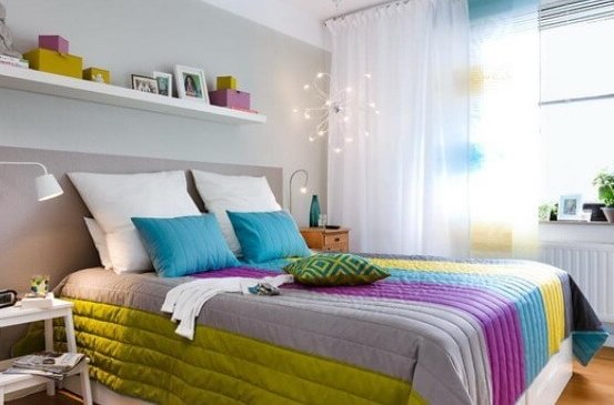 Yatak örtüsü rahat bir yatak odası yapacaktır.