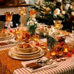 Yeni yıl masada şenlikli masa örtüsü