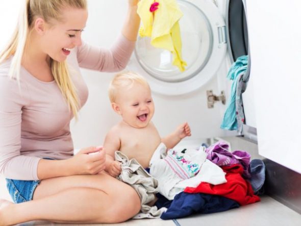 Измиване на бебешки дрехи