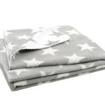 Thin blanket with stars for the baby