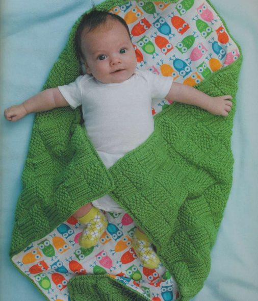 Convenient two-sided baby blanket