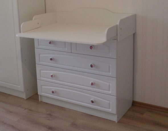 Comfortable dresser with changing table