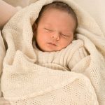 Yeni doğmuş bebekler için hava örme battaniye