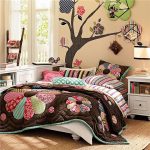 Parlak dekoratif patchwork yatak örtüsü