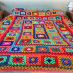 Kwadrat babci jest idealny jako obraz dla dywanu z resztek nici