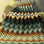Large and bright plaid zigzag of multicolored yarn