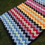 Pattern ng bulaklak para sa isang multi-kulay na do-it-yourself na alpombra