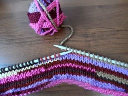 Rug knitting needles in different colors