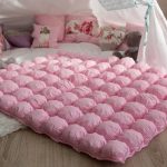 Gentle and airy pink blanket using the bonbon technique