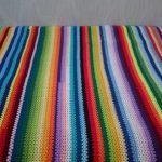 Plaid of multi-colored stripes for the implementation of yarn residues