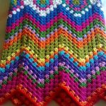 Plaid zigzag of multicolored yarn
