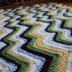 Ang simpleng zigzags ay perpekto para sa isang alpombra o alpombra