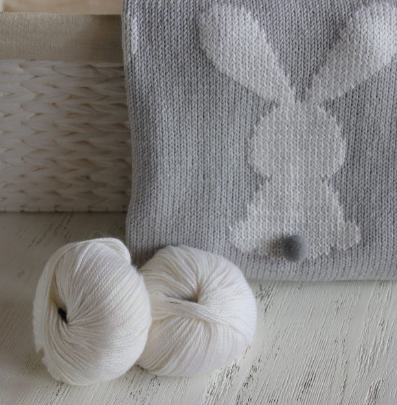 Children's blanket made of wool Rabbits