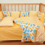 Bočna dječja posteljina postavljena u žutoj boji