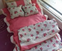 Bed set with a sheet, blanket and pillows