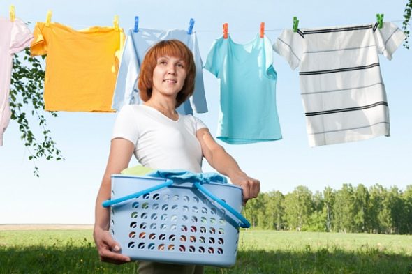 Mga drying clothes
