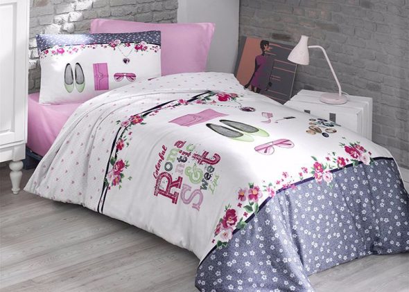 Delicate bed set for girls