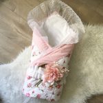 Blanket with roses and a beautiful bow on the statement