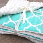Plush baby blanket na may mga pattern