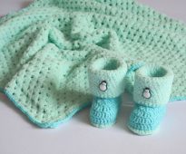Knitted turquoise kit for baby