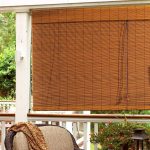 Bamboo curtain curtain sa terrace ng isang country house