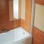 Brown color in the design of the bathroom