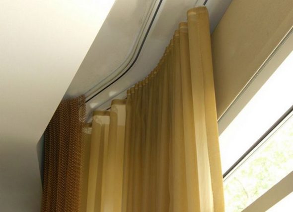 Simple flexible ceiling cornice