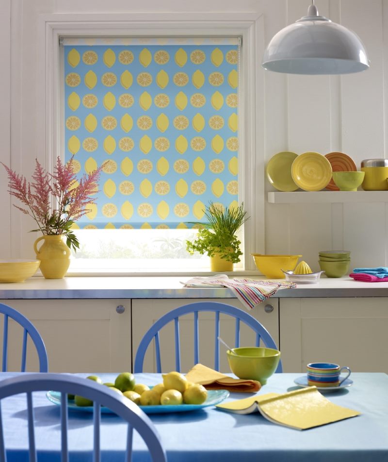 Kitchen window with open-type curtain