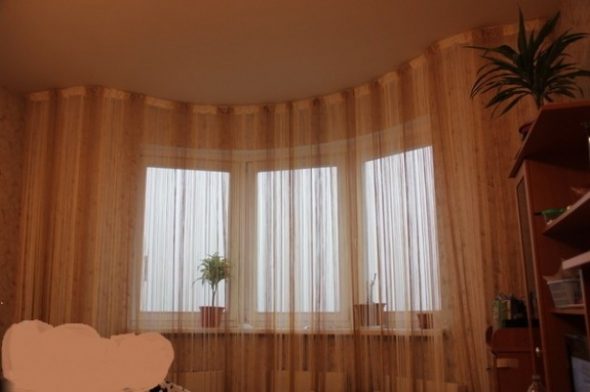 Curved flexible ceiling cornice