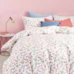 Bedding set with a multi-colored geometric pattern