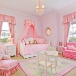 غرفة جميلة لفتاة بألوان وردية ناعمة