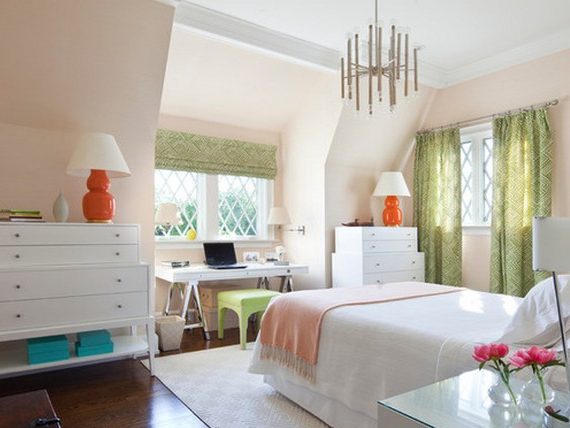 Romantyczna sypialnia z zielonymi zasłonami