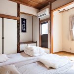 Basit Japon tarzı yatak odası - basit ve zevkli.