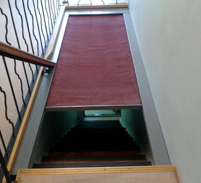 Umieszczenie zasłon przeciwpożarowych na klatce schodowej piwnicy