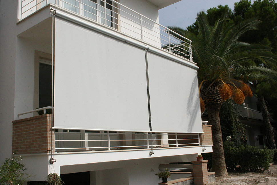 Shading a balcony with roller blinds