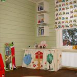 Dřevěná podlaha v dětském pokoji v soukromém domě