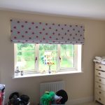 Red stars on the Roman blind in the child