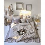 Romantična spavaća soba za ljubitelje jednostavnog dekora