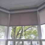 Cokół poliuretanowy na suficie okna wykuszowego