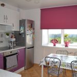 Raspberry color in the interior of the kitchen